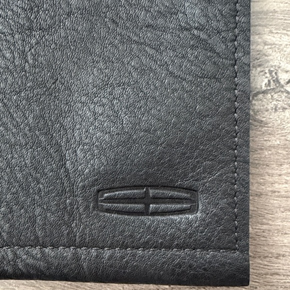 Shinola Detroit Black Leather Organizer 7inch - Picture 2 of 9